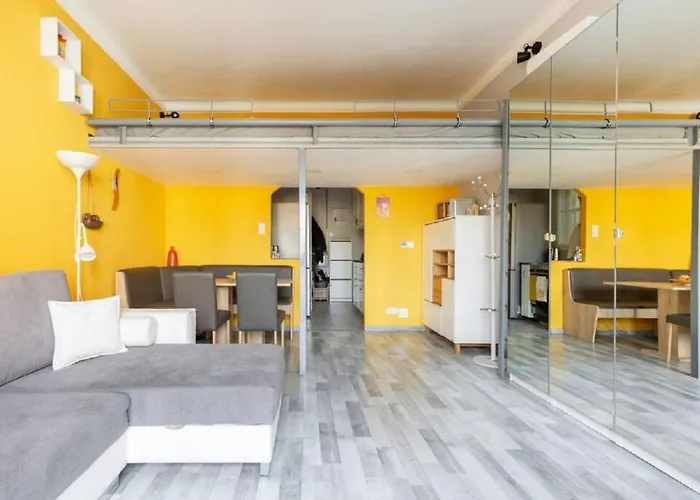 Balzac Apartment By Westend Mall With Balcony, Ac